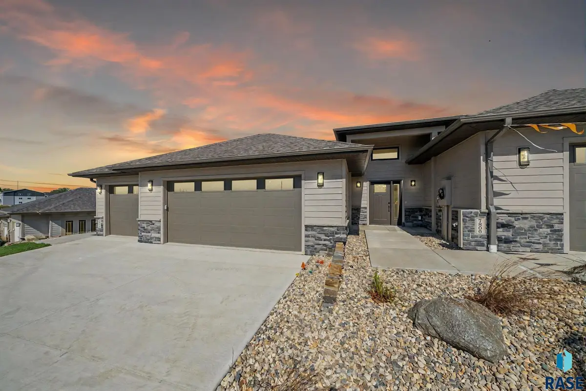7804 E Bull Pine Trl, Sioux Falls, SD 57110 - #1