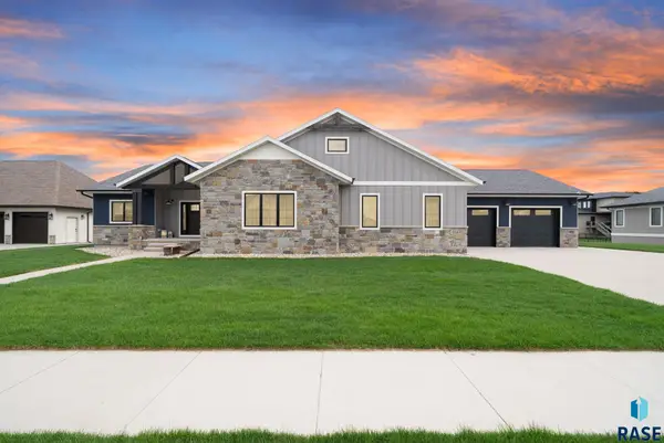 709 E Piping Rock Ln, Sioux Falls, SD 57108