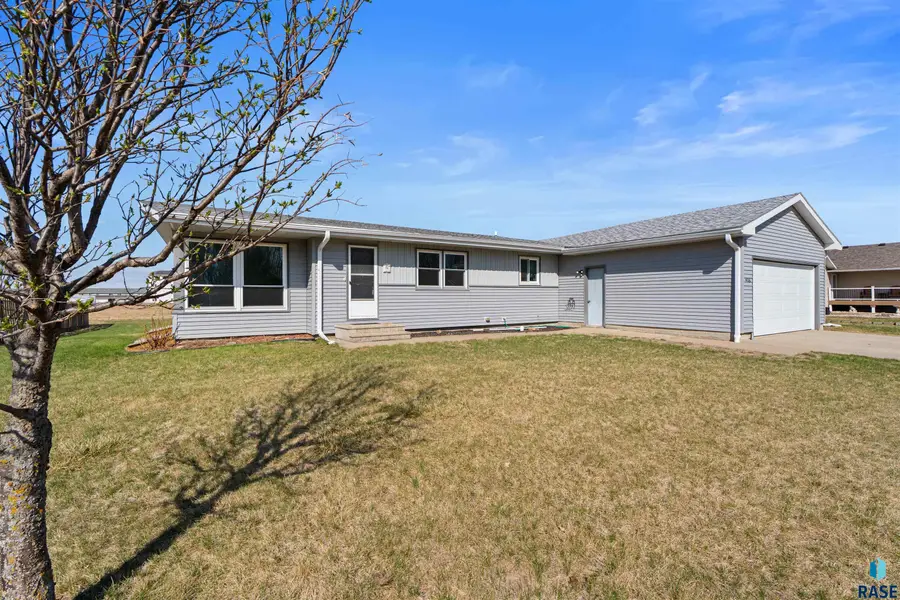 406 N Crawford Rd, Vermillion, SD 57069 - #2