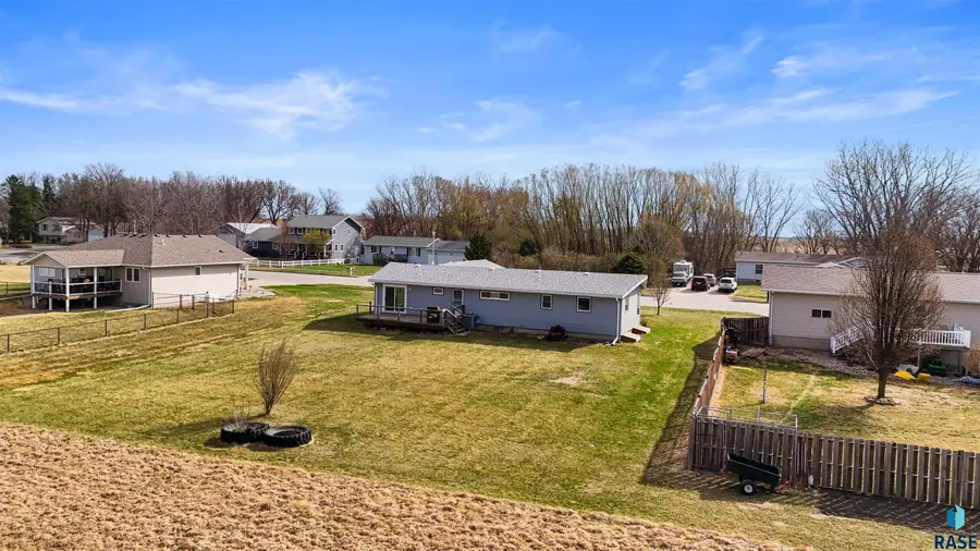 406 N Crawford Rd, Vermillion, SD 57069 - #3