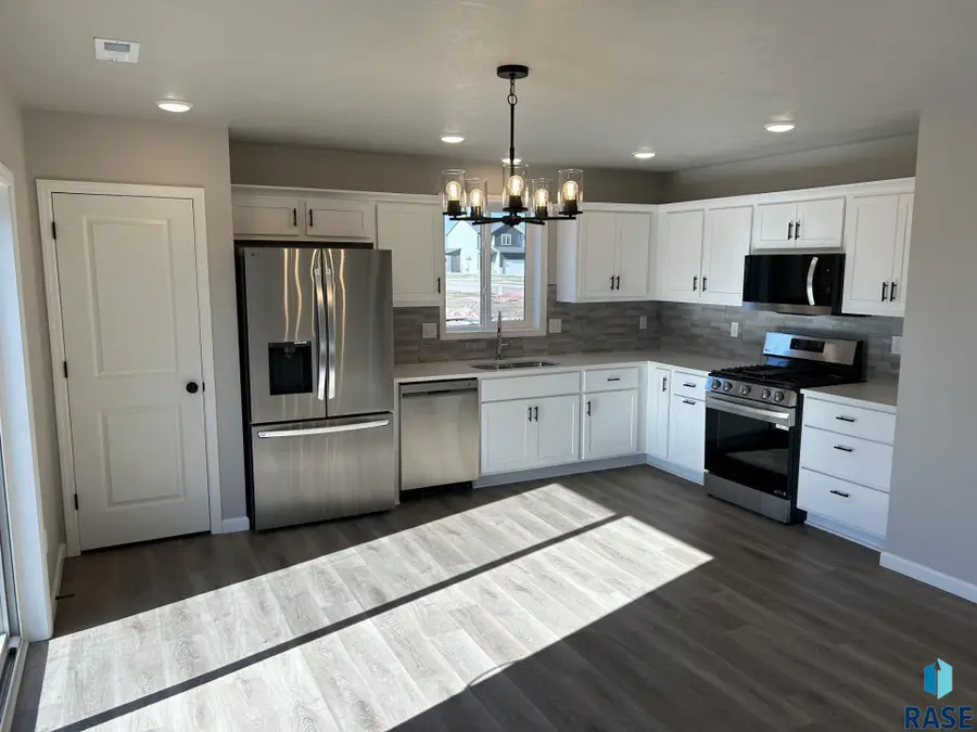 219 Thelma Ave, Harrisburg, SD 57032 - #2