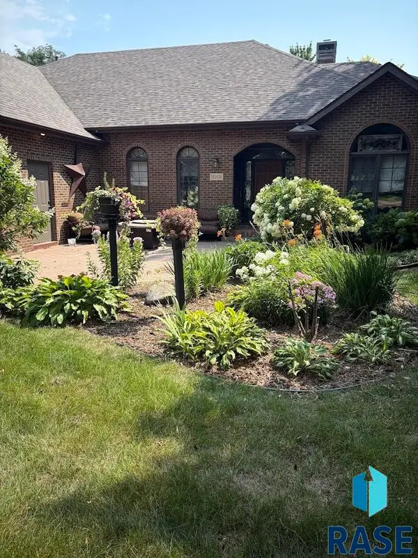 1001 E Ridge Rd, Sioux Falls, SD 57105