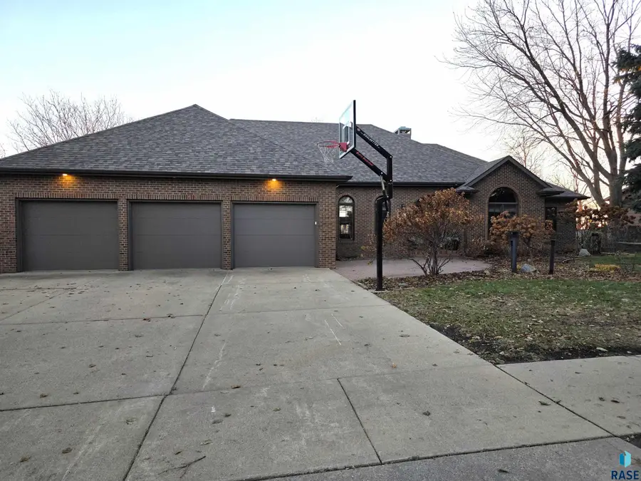 1001 E Ridge Rd, Sioux Falls, SD 57105 - #2