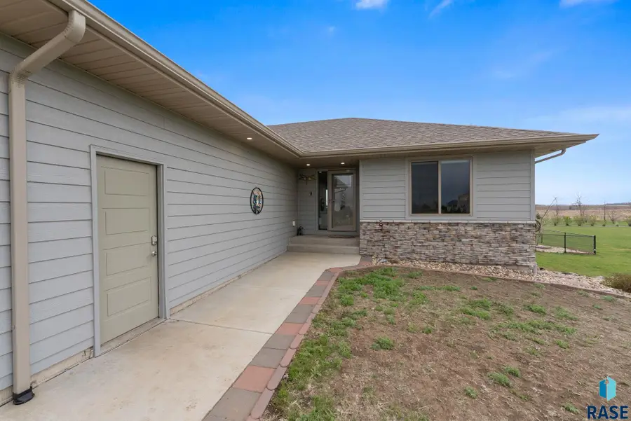26164 Reed Ct, Canistota, SD 57012 - #3