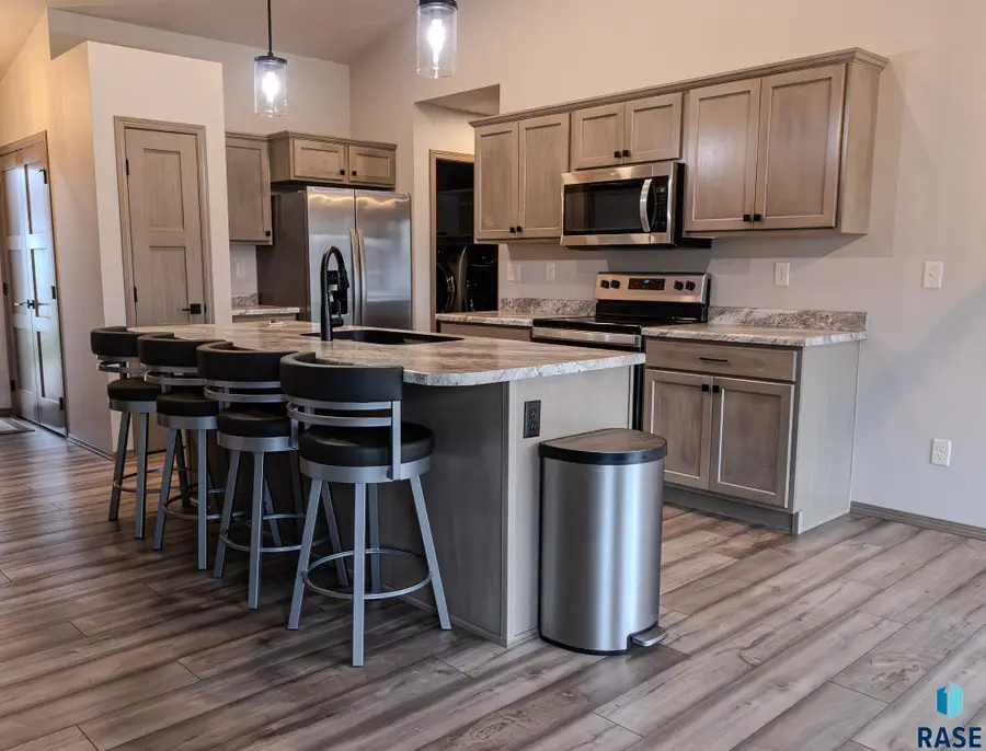 1217 N Marion Rd, Sioux Falls, SD 57107 - #3