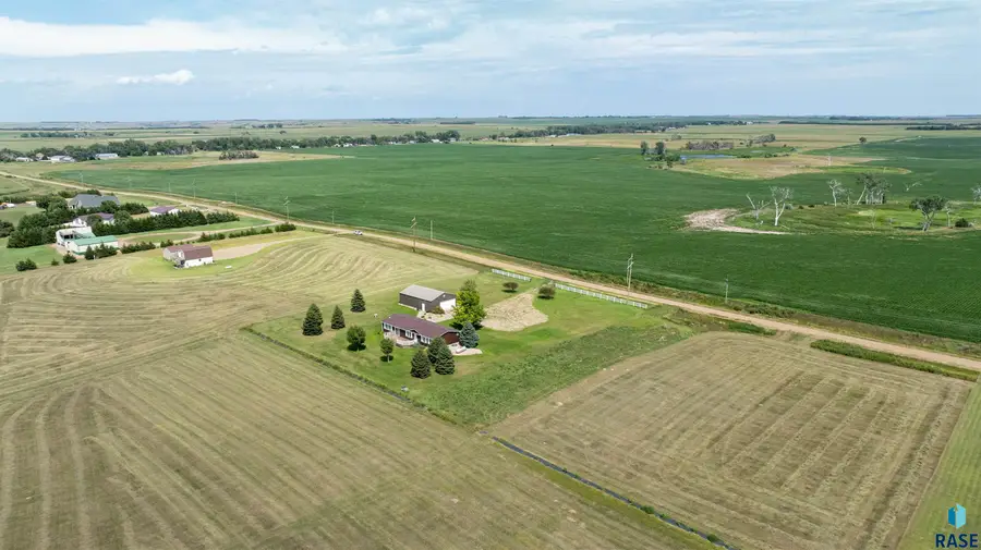 24565 345th Ave, Chamberlain, SD 57325 - #2