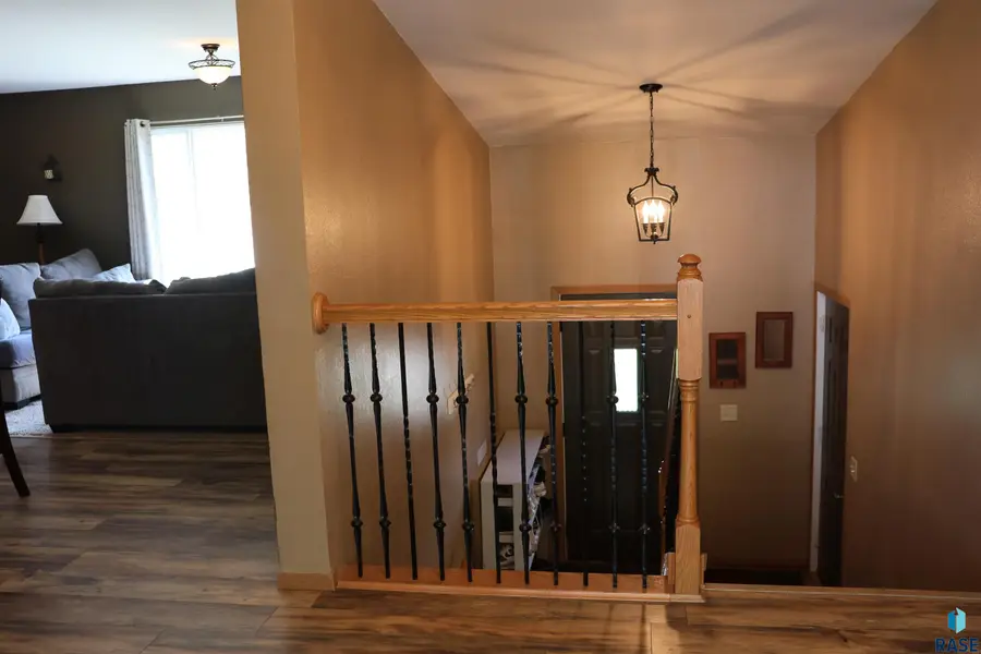 400 Sunrise Cir, Garretson, SD 57030 - #3