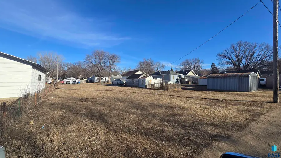 1007 N Van Eps St, Sioux Falls, SD 57103 - #3