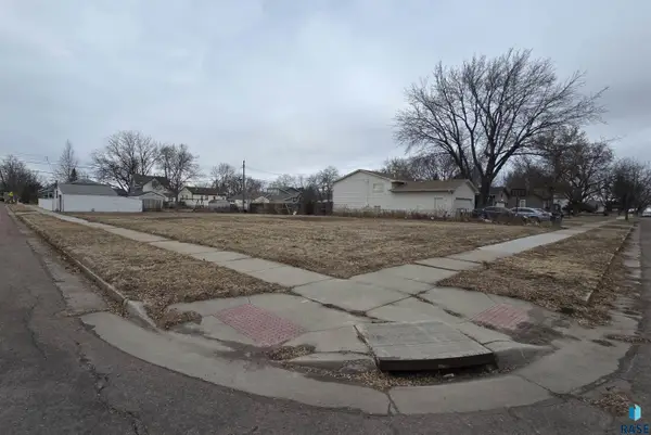 1103 N Lincoln Ave, Sioux Falls, SD 57104