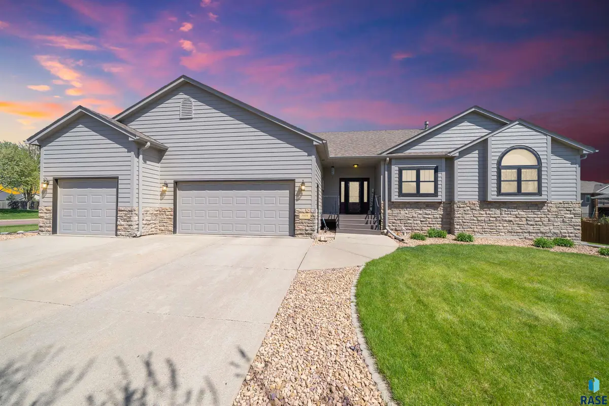 3008 W Brandywine St, Sioux Falls, SD 57108 - #1