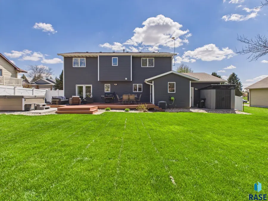 804 E 61st St, Sioux Falls, SD 57108 - #2