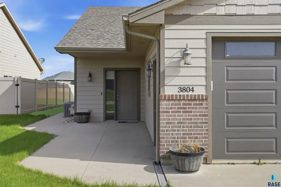 3804 E Brewster St, Sioux Falls, SD 57108 - #3