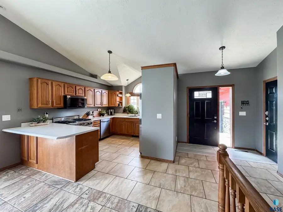 904 E Maywood St, Brandon, SD 57005 - #3