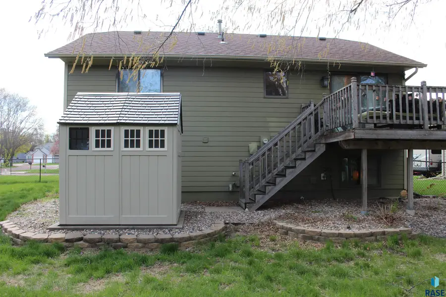 708 S Lakota Ave, Brandon, SD 57005 - #2