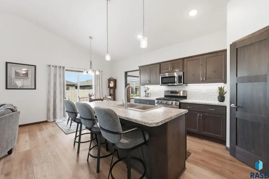 513 S Mary Gene Ave, Sioux Falls, SD 57106 - #2