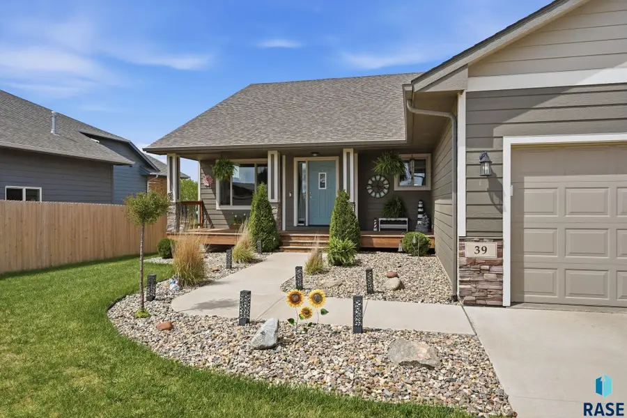 39 N 6th St, Baltic, SD 57003 - #2