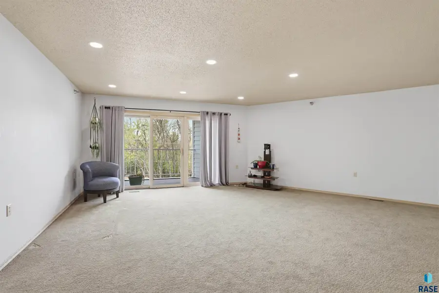 4609 S Oxbow Ave #303, Sioux Falls, SD 57106 - #3