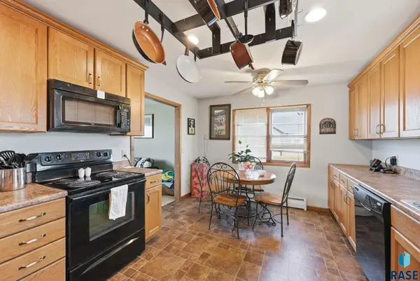 320 S 2nd Ave, Brandon, SD 57005