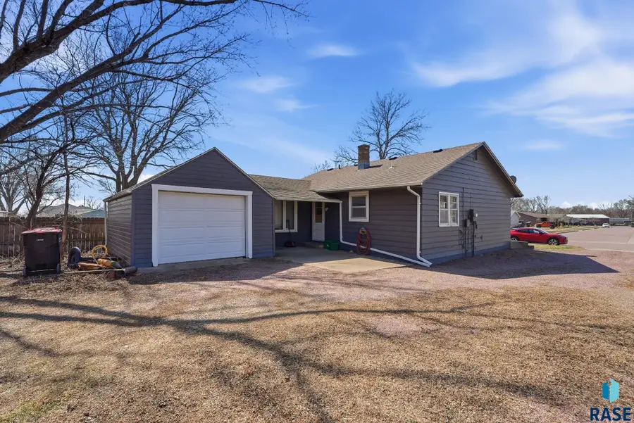 320 S 2nd Ave, Brandon, SD 57005 - #2