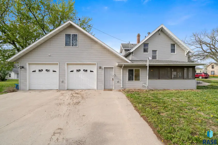 741 N 5th Ave, Canistota, SD 57012 - #2
