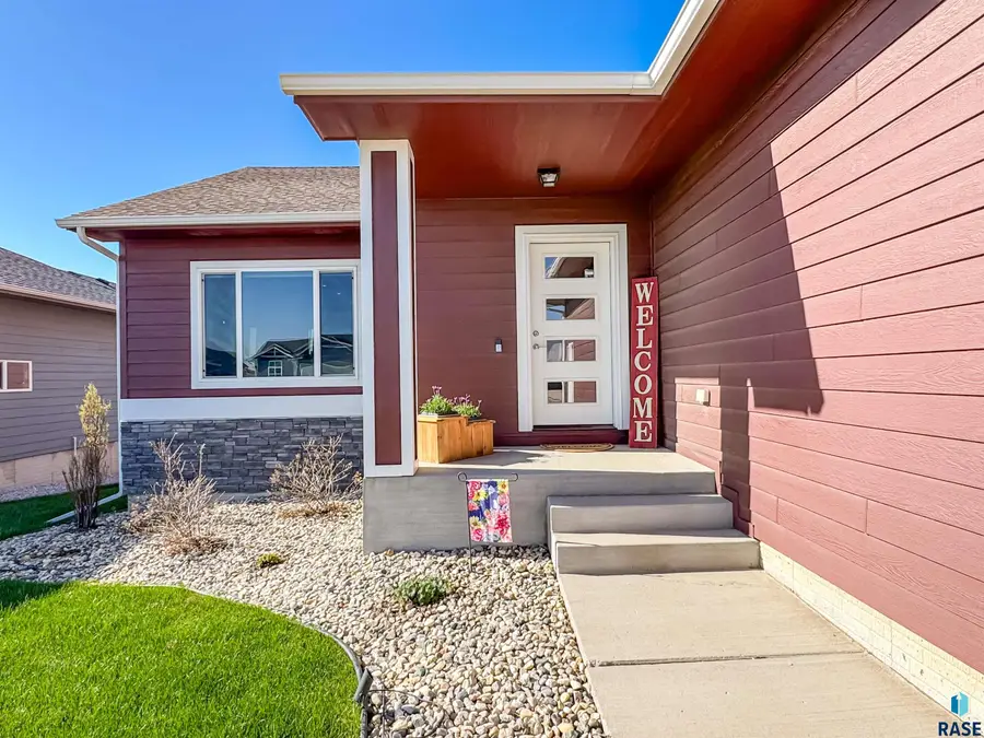 6805 E Smyrna Cir, Sioux Falls, SD 57110 - #2
