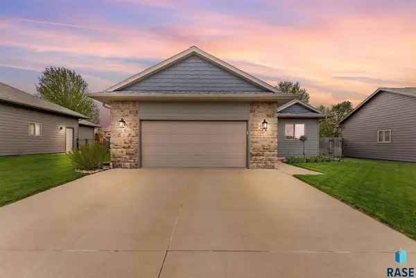 5205 S Sirocco Ave, Sioux Falls, SD 57108