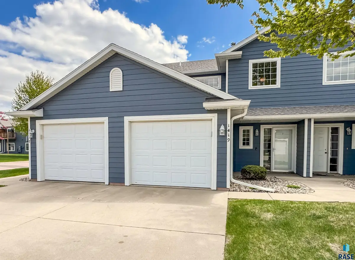 1419 N Conifer Pl, Sioux Falls, SD 57107 - #1