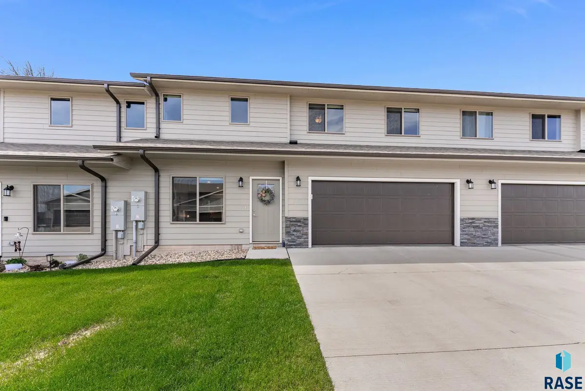 3523 E Siasconset Pl, Sioux Falls, SD 57108 - #1