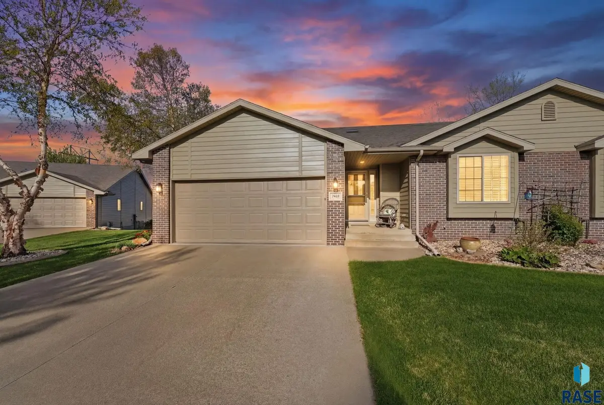 3403 S Pennant Pl, Sioux Falls, SD 57110 - #1