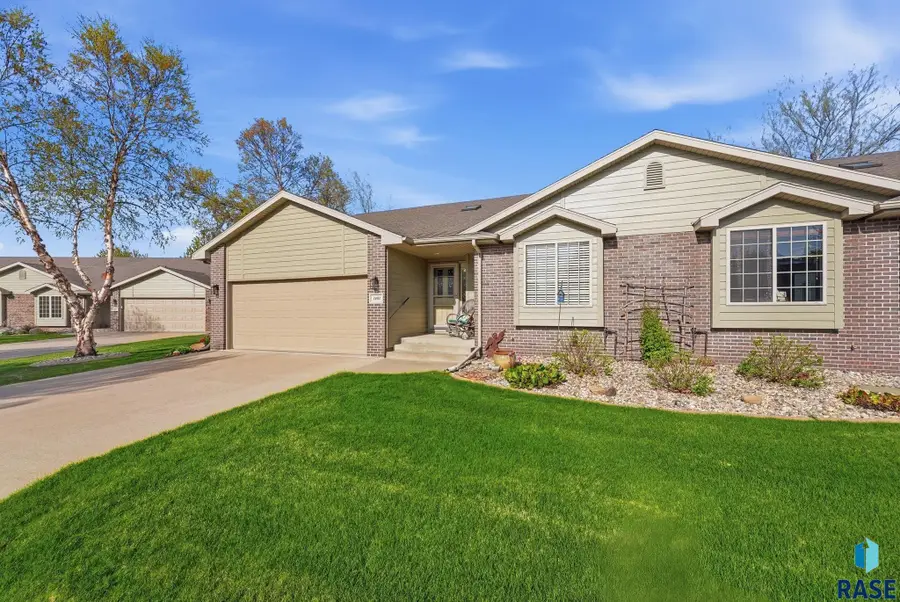 3403 S Pennant Pl, Sioux Falls, SD 57110 - #3