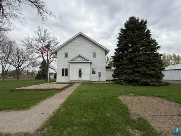 312 W Luverne St, Magnolia, MN 56158