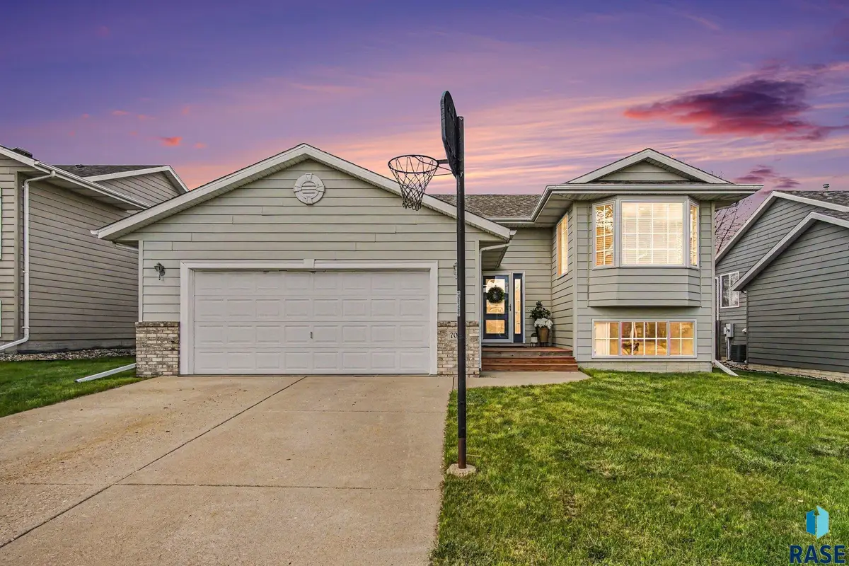 7004 W 51st St, Sioux Falls, SD 57106 - #1