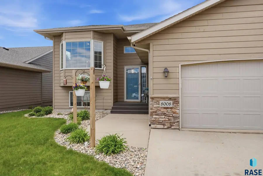 8008 W Wilson Dr, Sioux Falls, SD 57106 - #2