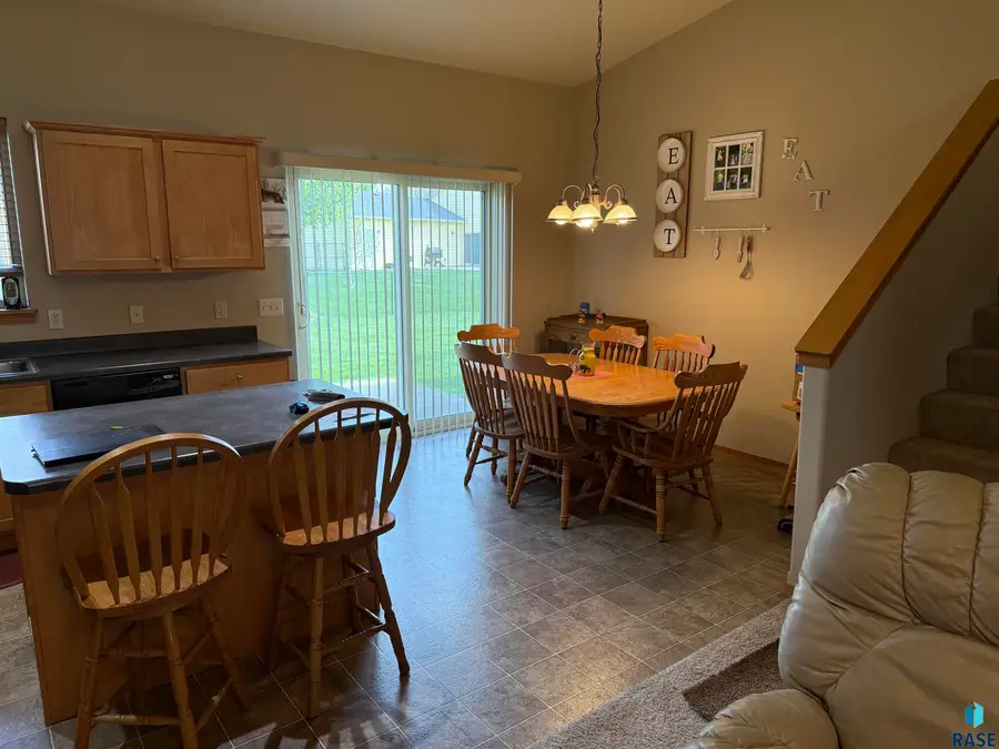 1102 E Perry Ln, Harrisburg, SD 57032 - #2