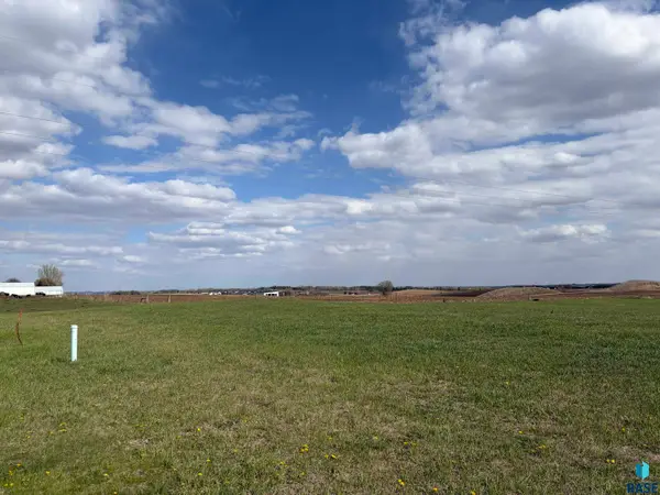5609 E Chandler Dr, Sioux Falls, SD 57110