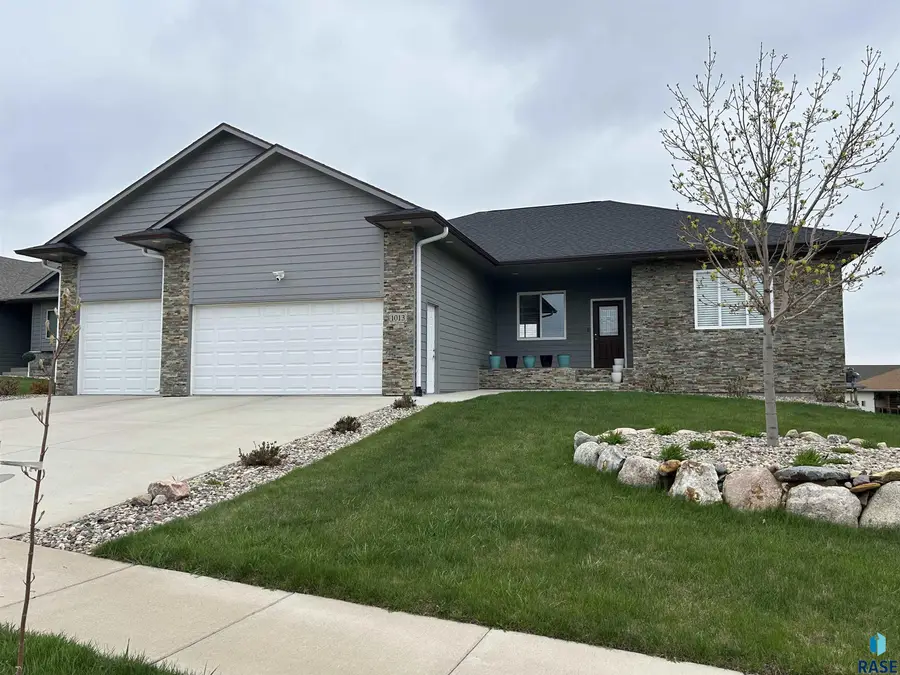1013 N Danielle Dr, Sioux Falls, SD 57103 - #2
