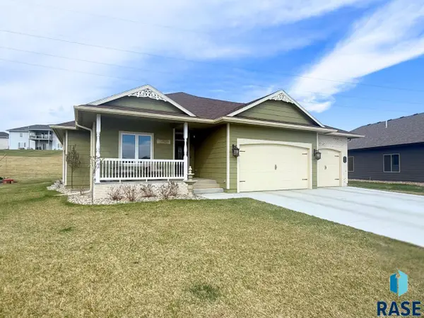 821 N Sylvan Dr, Sioux Falls, SD 57110