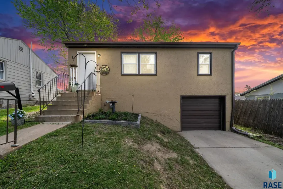608 S Highland Ave, Sioux Falls, SD 57103 - #2