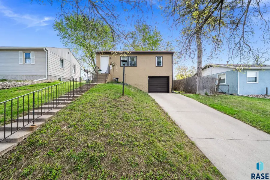 608 S Highland Ave, Sioux Falls, SD 57103 - #3