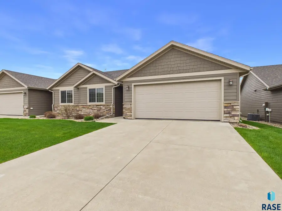 3916 S Grand Slam Ave, Sioux Falls, SD 57110 - #2