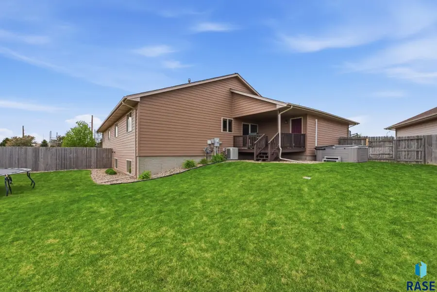 5904 S Mandy Cir, Sioux Falls, SD 57106 - #2