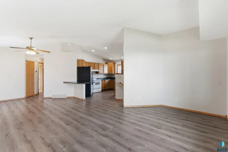 301 S Pierce St, Salem, SD 57058 - #3