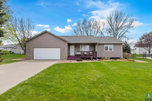 6413 W Hillary Dr, Sioux Falls, SD 57106