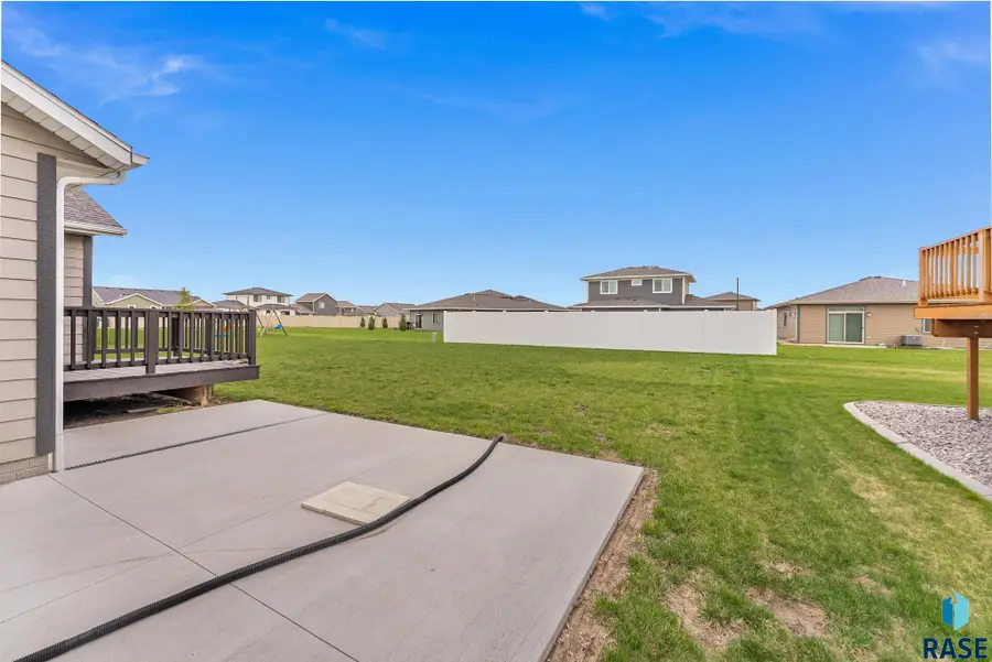 621 Prairieside Trl, Harrisburg, SD 57034 - #2