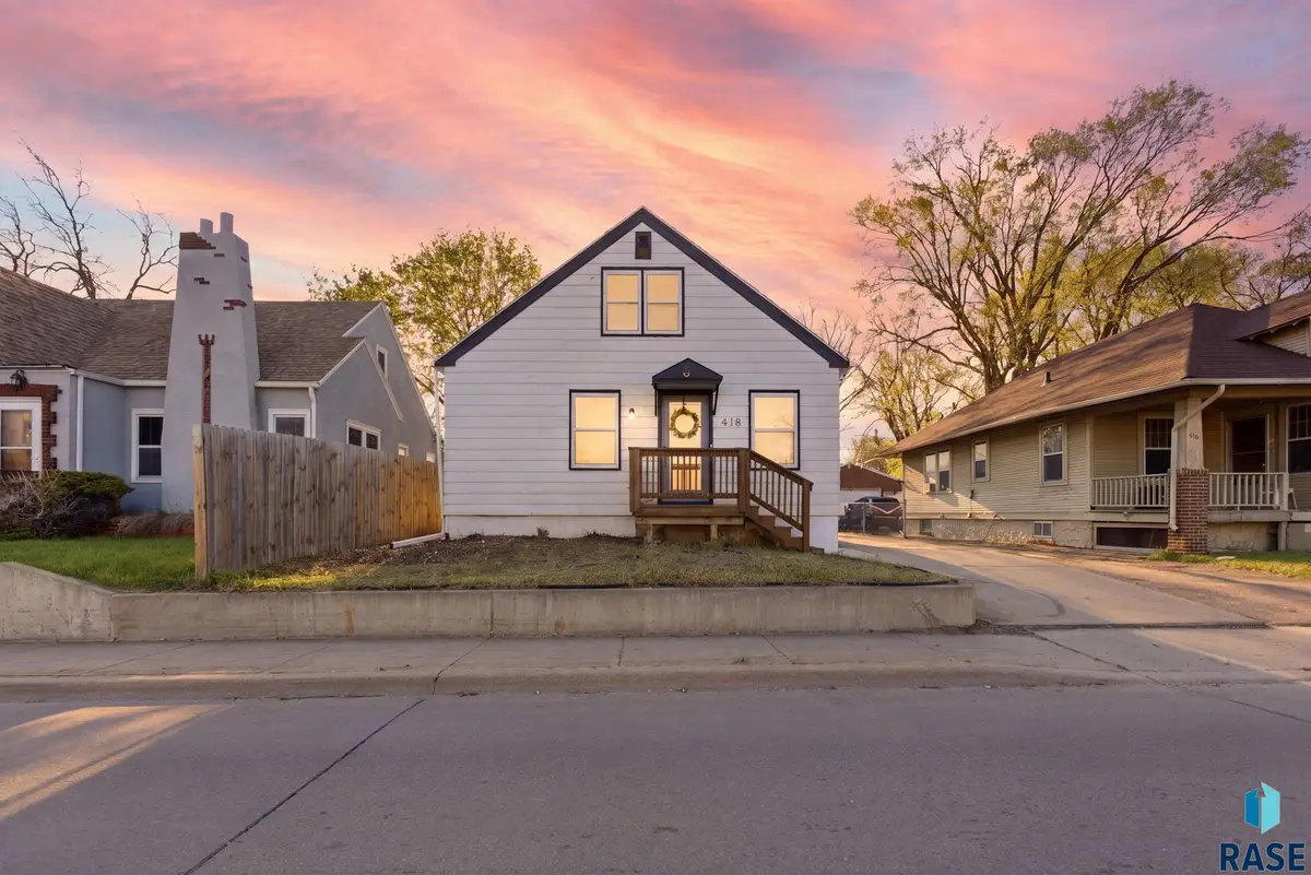418 N Cliff Ave, Sioux Falls, SD 57103 - #1