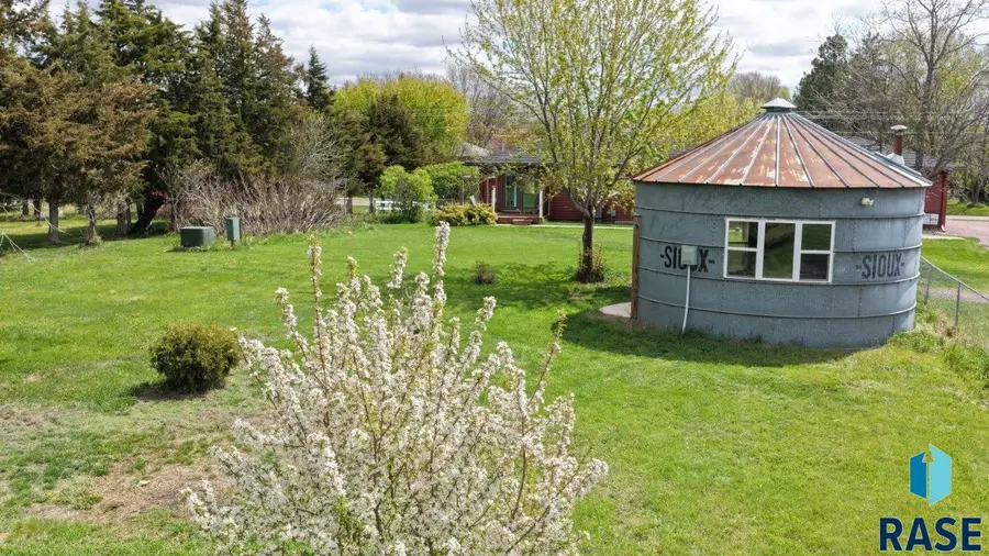 405 N Western Ave, Hartford, SD 57033 - #2
