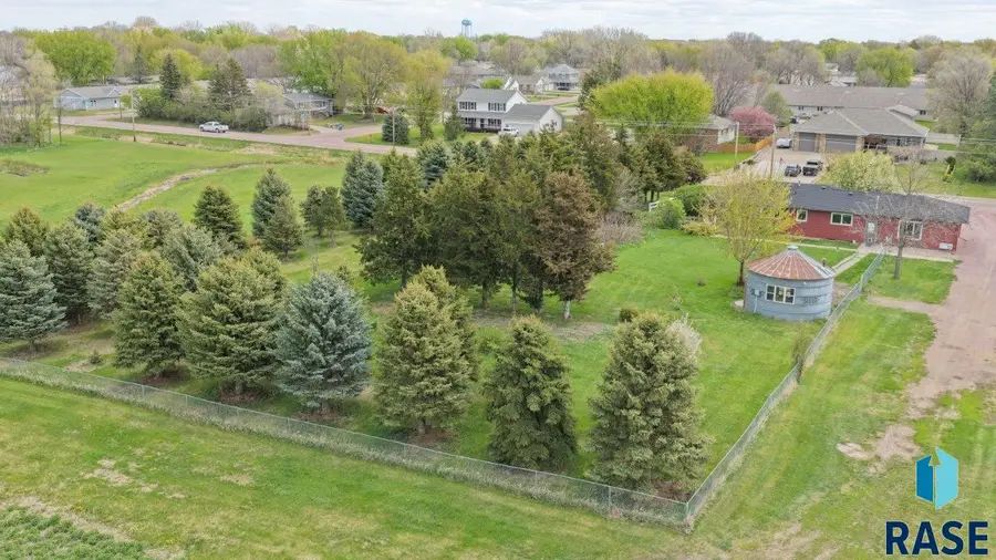 405 N Western Ave, Hartford, SD 57033 - #3