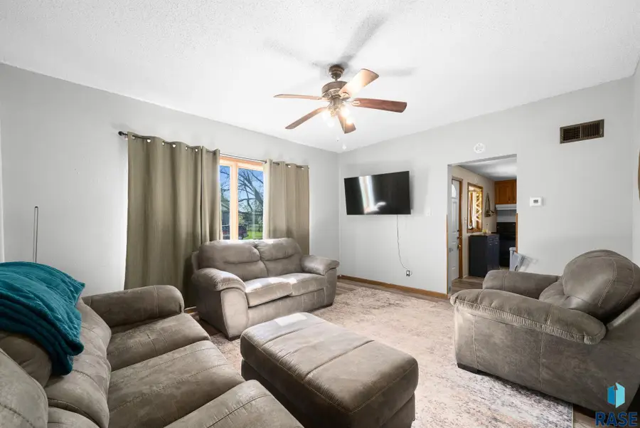 111 S Walnut Ave, Bridgewater, SD 57319 - #3