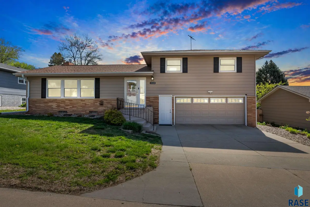 3104 S Elmwood Ave, Sioux Falls, SD 57105 - #1