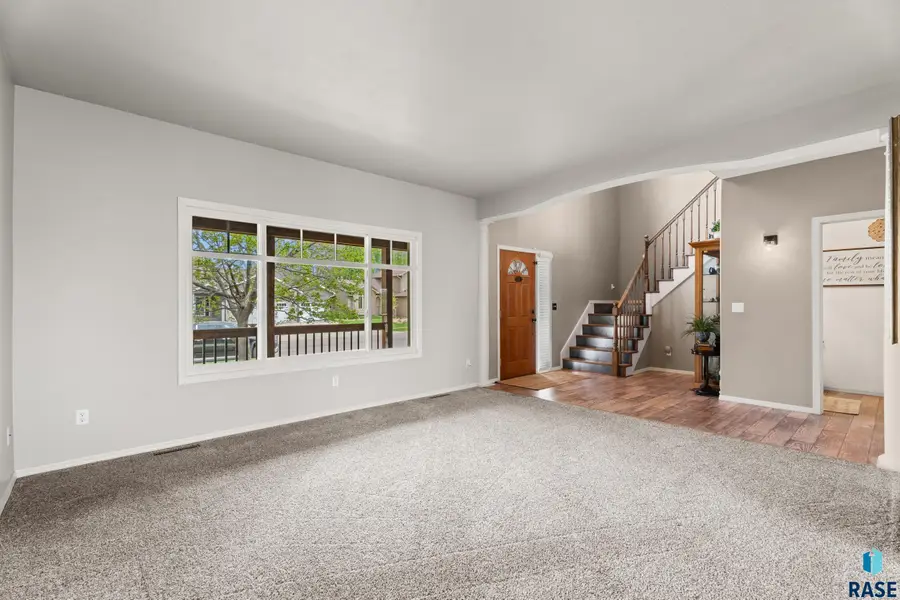 3259 S Grace Ave, Sioux Falls, SD 57103 - #3
